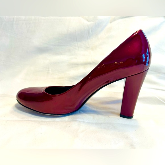 Stunning Stuart Weitzman Ruby, patent leather heels, size 9 1/2 medium - Picture 1 of 4